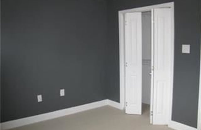 1207 E Green Oaks Lane Gallery 4