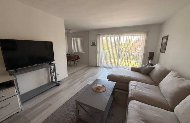Bright Furnished 1BD in Prime Santa Monica Location w/ Private Balcony photos photos