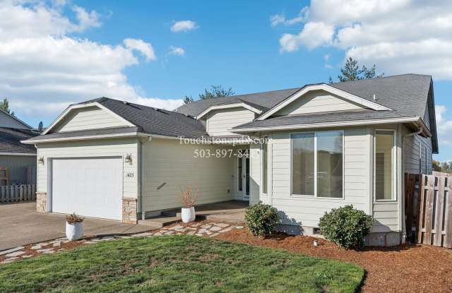 Beautiful Spacious Molalla 3 BR 2 BA Home! Gallery 4