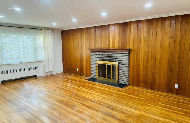 75 Elm Av - 75 Elm Avenue, Glen Cove, NY 11542