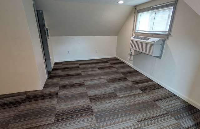 1109 SW Lincoln Street - C Gallery 1