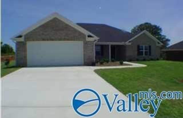 211 Forrest Oak Lane - 211 Forrest Oak Lane, Moores Mill, AL 35811