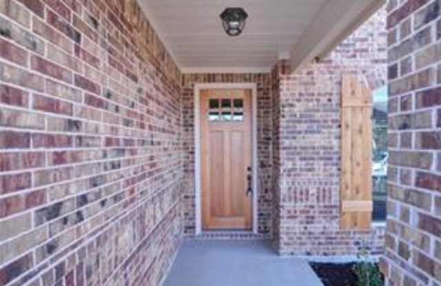 305 Bluffside Trail - 305 Bluffside Trl, Benbrook, TX 76126
