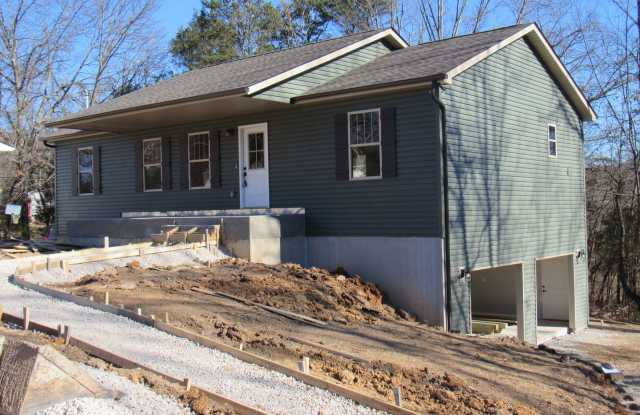 3 Bedroom & 2 Bath Single-Family Home Gallery 3