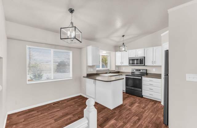 4 Bed Home with Mountain Views in Clearfield Gallery 4