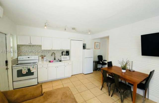 1639 Hayes St Gallery 3
