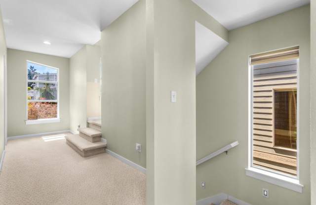 Charming 3BR House in Tumwater Gallery 4