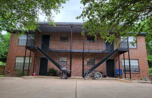 College Station, 3 bedroom / 2 bath fourplex on East Holleman with Washer/Dryer photos photos