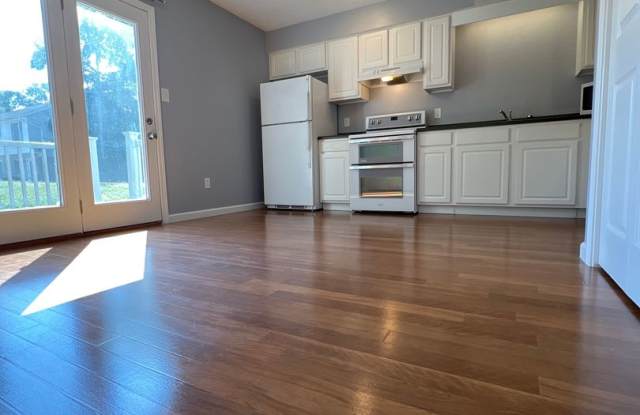 2 Bedroom Condo! Available JULY 2027!  Monthly Rent $1,500 Gallery 3