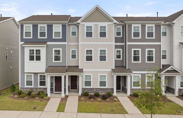 Room in 3 Bedroom Home in Raleigh Gallery 1