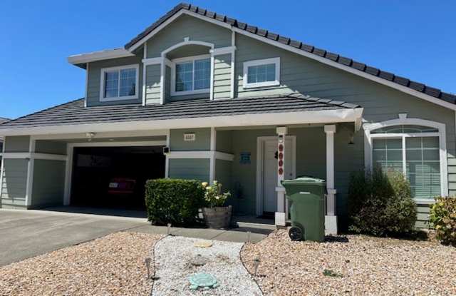 Gorgeous 4 bedroom home available in Windsor now! photos photos