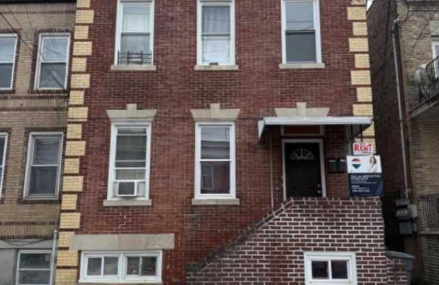 553 N 9Th St photos photos