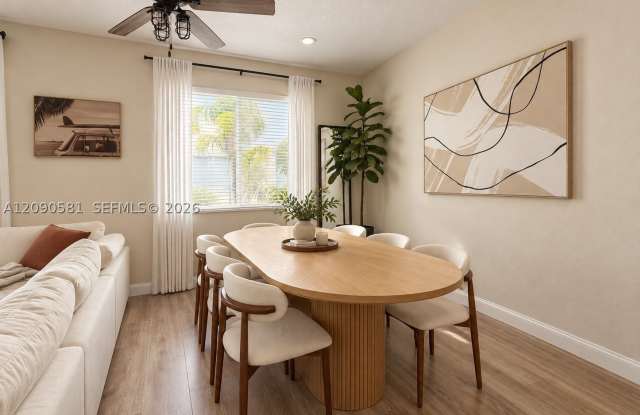 2913 S Greenleaf Cir Gallery 4