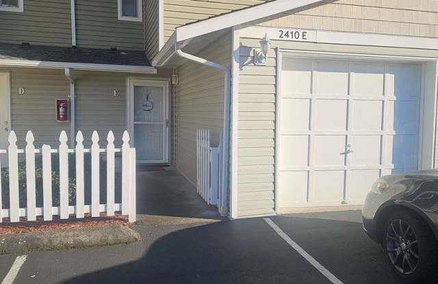 Milton Townhouse - 2410 Milton Way, Milton, WA 98354