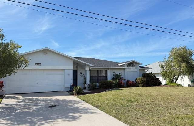 2122 SE 6TH AVENUE SE photos photos