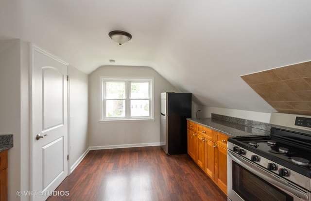 5542 South Nagle Avenue Gallery 2
