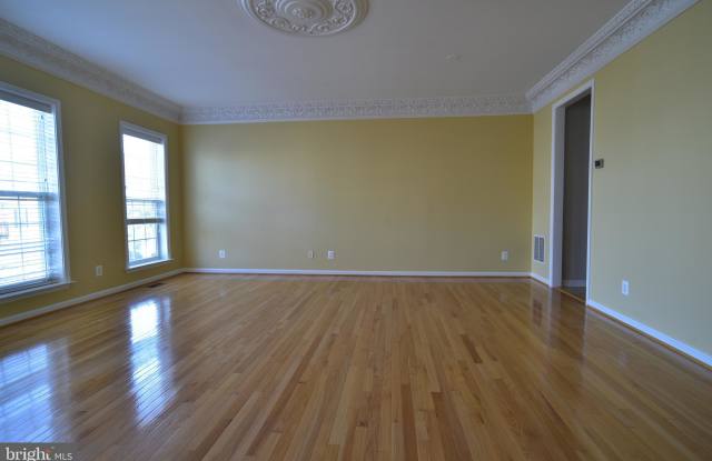8939 PURPLE LILAC CIRCLE Gallery 3