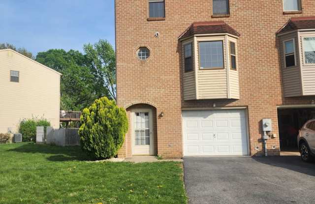 3 Bedroom 1.5  bathroom End unit Townhouse near Bethlehem Catholic High School. photos photos