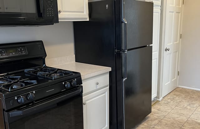 28446 Raleigh Crescent Dr - 28446 Raleigh Crescent Drive, Macomb County, MI 48051