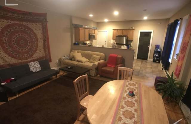 Huge 4 bed unit near the Green Line. Gallery 3