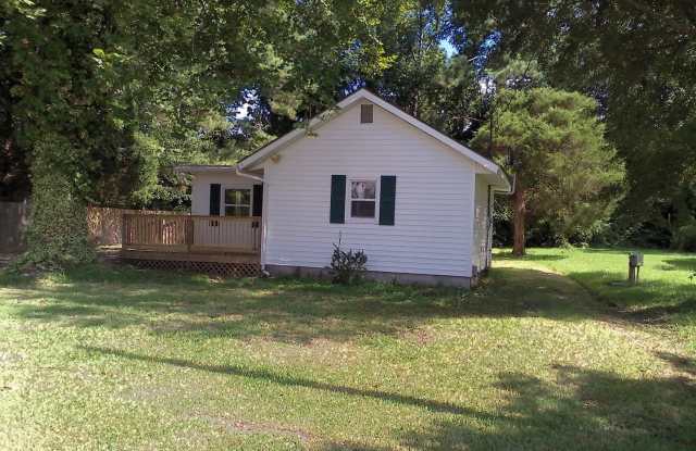 423 Bouy Street  - Cute Bungalow! Gallery 4