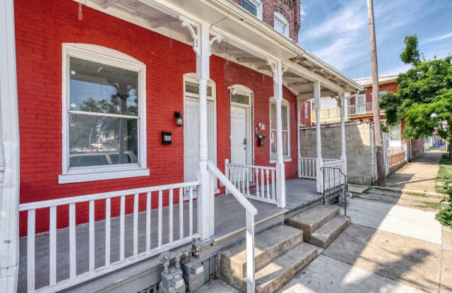 Newly Renovated 3 Bedroom, 1 Bathroom Townhouse photos photos