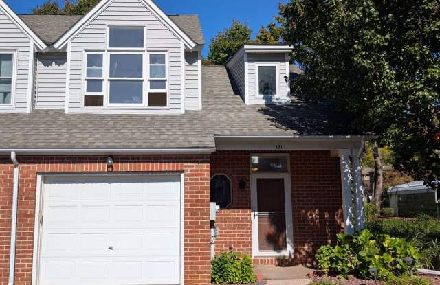 Newly Remodeled 3 Bedroom Condo Gallery 1
