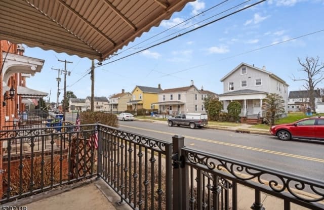 32 1St Ave - 32 1st Avenue, Raritan, NJ 08869