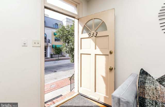 933 S CHARLES STREET Gallery 3