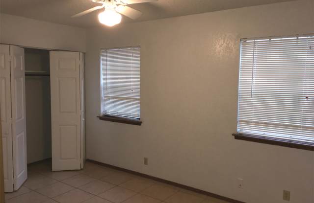 502 Hedgewood Dr - B Gallery 4