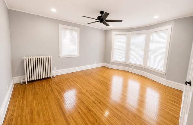 Newly renovated 7 bedroom house right in Como! Gallery 1
