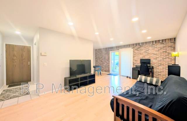 6317 Alderwood Bay Gallery 1