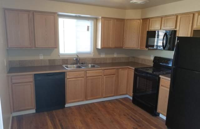 Large 4 bedroom, 2.5 bath duplex photos photos