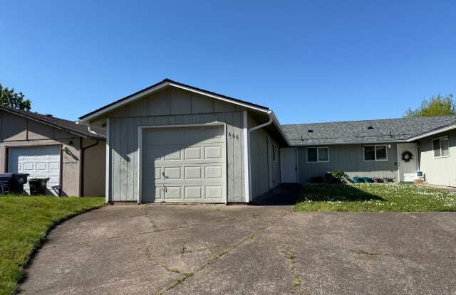 Updated 3 bedroom 1.5 bath duplex!  $200 OFF YOUR FIRST MONTH'S RENT! photos photos