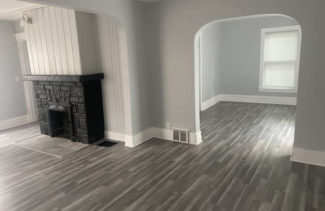 425 Bellevue Pl - 425 Bellevue Place, Kalamazoo, MI 49007