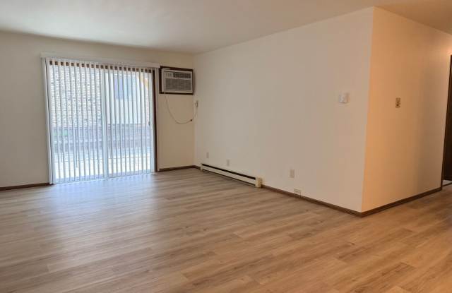 Remodeled Hartland 2 Bedroom Apartment! Gallery 2