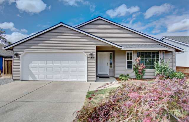 3Bd/2Ba Home in Milwaukie ~ New Hard Surface Flooring, Carpet, and Paint, Washer/Dryer Hook Ups, and 2 Car Garage!!! - 9587 Southeast 56th Avenue, Milwaukie, OR 97222