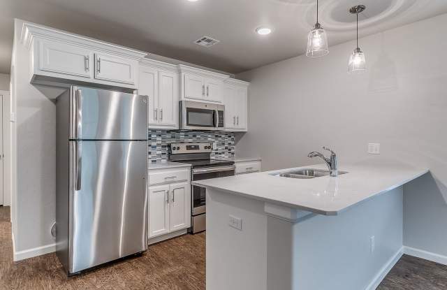 425 Summit Ridge Drive Gallery 2