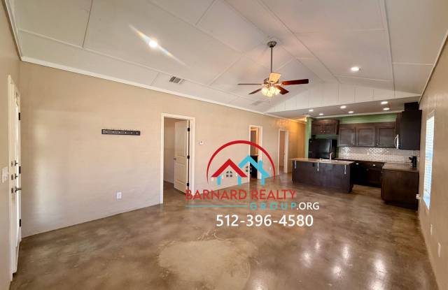 Available Now: 2 bed 2 bath with Garage Gallery 4