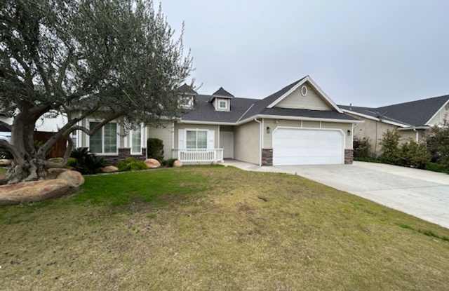 You have to see this yard and patio in the Vineyard subdivision in Northwest Hanford - 1674 West Castoro Way, Hanford, CA 93230