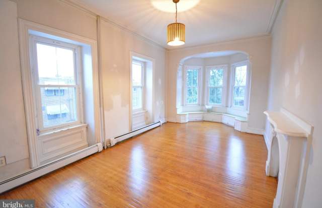 312 W SEYMOUR Street unit: 2 photos photos