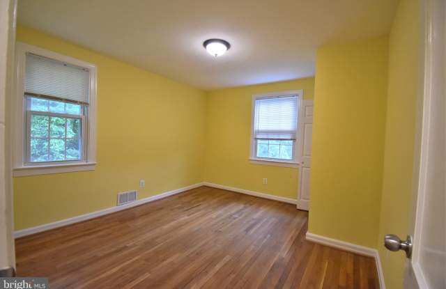 7804 RIDGEWOOD Drive Gallery 3
