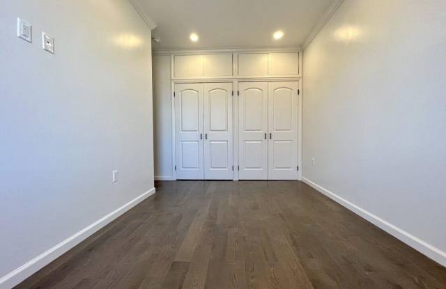 47-14 DITMARS Boulevard photos photos