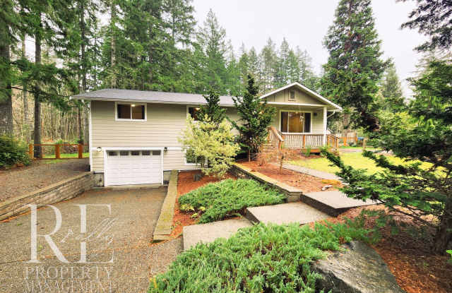 Private Half-Acre Retreat with Creek, Fire Pit  Expansive Bonus Space photos photos