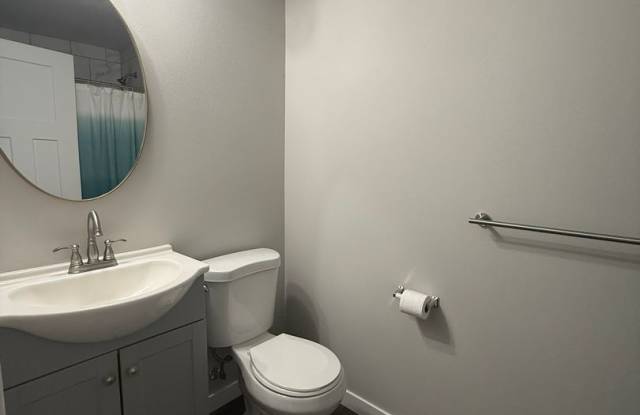Beautifully renovated Pet Friendly Two Bedroom Home! photos photos