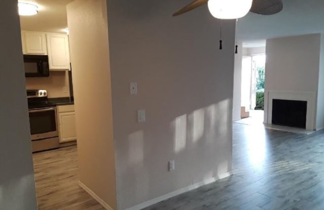 12420 74th Ln S 6 - 12420 74th Lane South, Bryn Mawr-Skyway, WA 98178