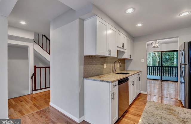 2171 GLENCOURSE LANE Gallery 4