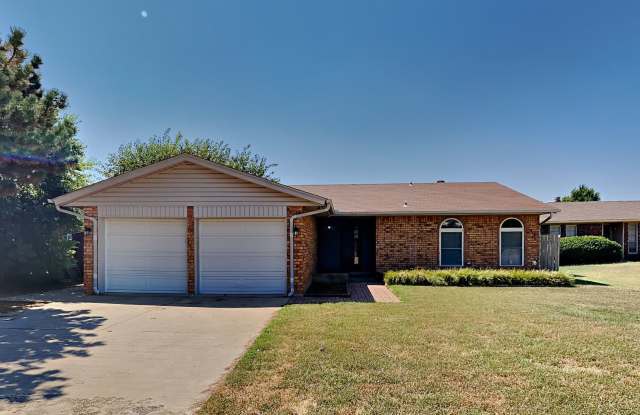 Very Nice 3 Bedroom 2 Bath Home in Yukon Schools photos photos