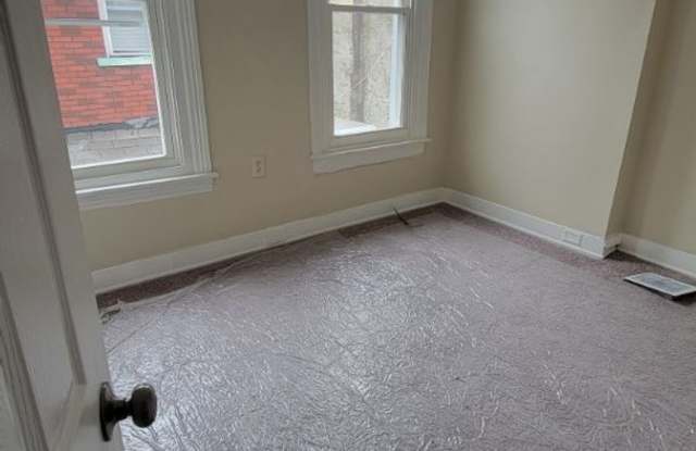 YOUR OWN FRONT DOOR. AN UPDATED KITCHEN. A PRIVATE BACKYARD. | 3 Bedrooms | 1 Bathroom | $1,350/Month Gallery 3