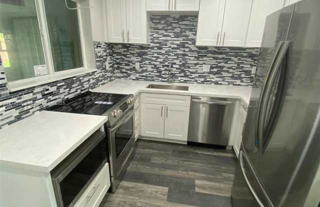 284 Southeast 6th Avenue photos photos